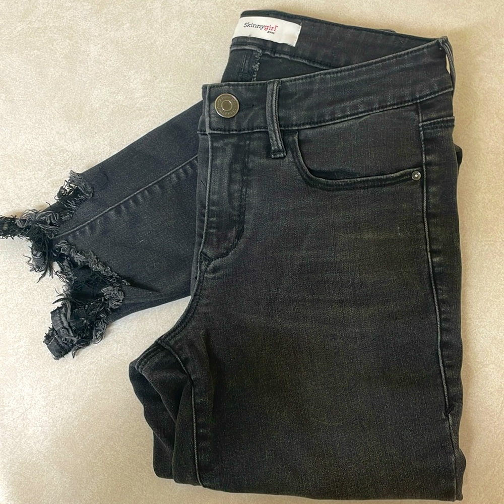 Skinny girl jeans with frayed bottoms